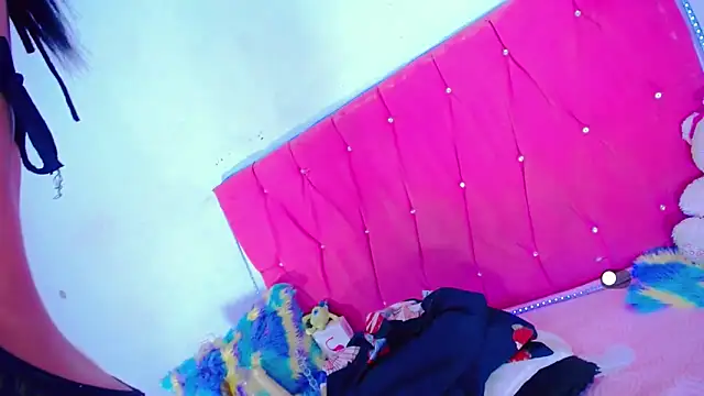 Snapshot of Theylor_Rouse chatting on October 25, 2025, 7:27 am Theylor Rouse online show from October 25, 2025, 7:27 am