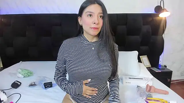 Camila  Gomez online show from January 13, 2026, 12:32 pm