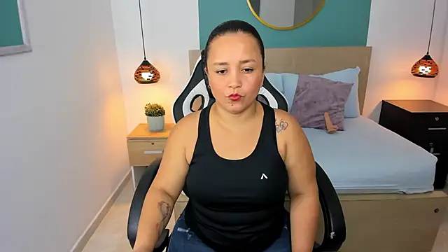 linda rios  online show from February 12, 2025, 7:02 pm