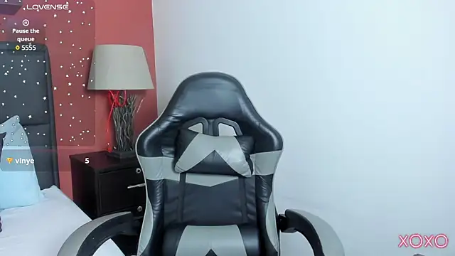 linda rios  online show from March 8, 2026, 2:04 am