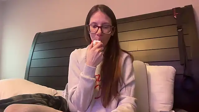 yourstrulylivy69 online show from February 18, 2025, 1:44 pm