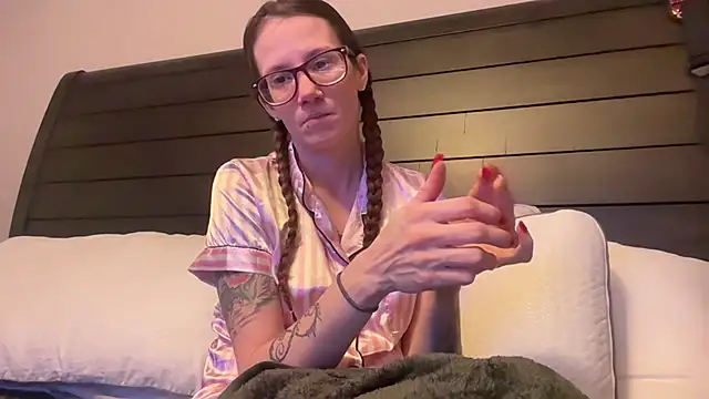 yourstrulylivy69 online show from February 20, 2025, 3:56 am