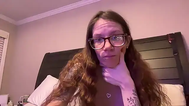 yourstrulylivy69 online show from February 21, 2025, 11:33 am