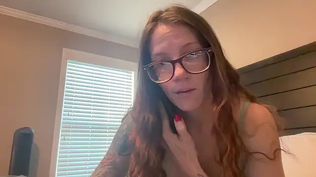 yourstrulylivy69 online show from February 21, 2025, 4:37 pm