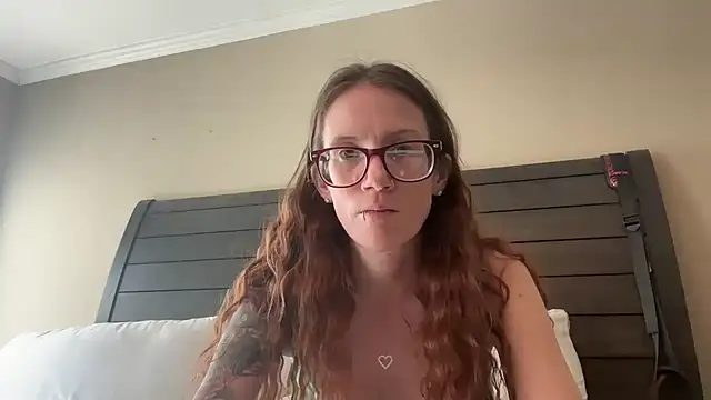 yourstrulylivy69 online show from February 21, 2025, 7:43 pm