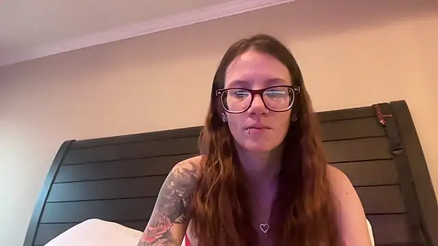 yourstrulylivy69 online show from February 22, 2025, 1:24 pm
