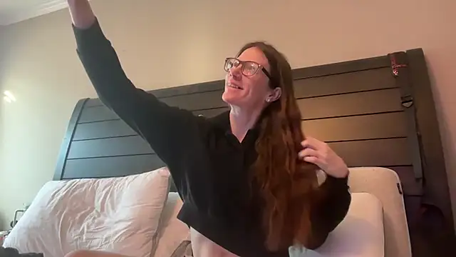 yourstrulylivy69 online show from February 23, 2025, 2:46 pm