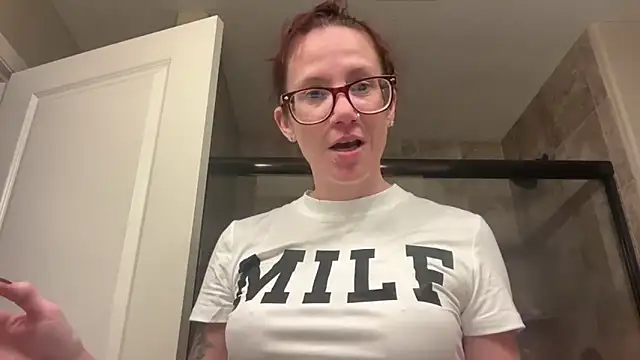 yourstrulylivy69 online show from September 17, 2025, 2:08 pm