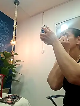 sasi luna online show from September 18, 2025, 1:57 pm