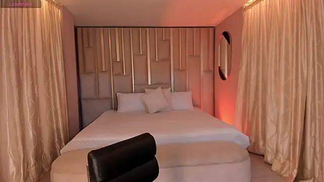 MiaFarrell  online show from January 16, 2026, 6:45 pm