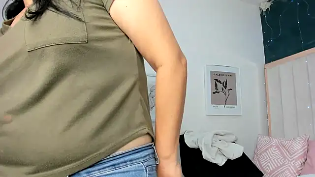 Snapshot of africa_holmes chatting on September 16, 2025, 1:39 am africa holmes online show from September 16, 2025, 1:39 am