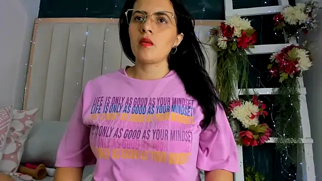 Snapshot of africa_holmes chatting on September 18, 2025, 1:51 am africa holmes online show from September 18, 2025, 1:51 am