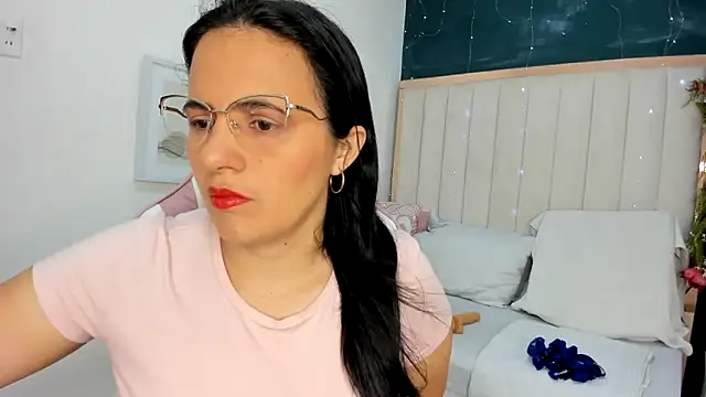 Snapshot of africa_holmes chatting on October 2, 2025, 1:45 am africa holmes online show from October 2, 2025, 1:45 am