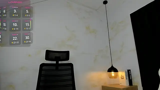 Snapshot of africa_holmes chatting on October 24, 2025, 2:08 am africa holmes online show from October 24, 2025, 2:08 am