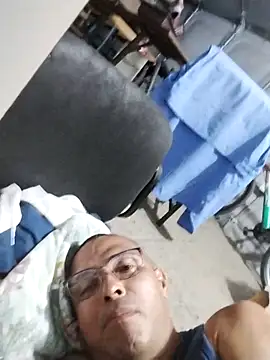 Snapshot of Alex011277 chatting on October 28, 2025, 1:20 am Alex011277 online show from October 28, 2025, 1:20 am