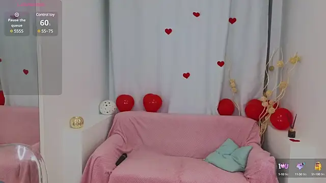 Lana  Cute  online show from February 14, 2025, 6:40 pm