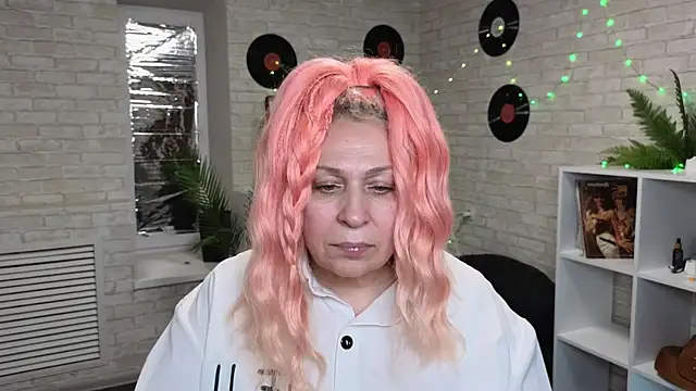 Snapshot of Penelope_Pinky chatting on December 16, 2024, 8:05 pm Penelope Pinky online show from December 16, 2024, 8:05 pm