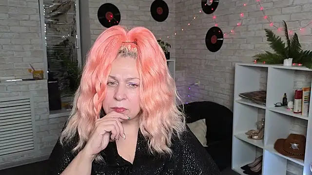 Snapshot of Penelope_Pinky chatting on December 20, 2024, 2:49 pm Penelope Pinky online show from December 20, 2024, 2:49 pm