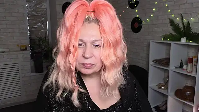 Snapshot of Penelope_Pinky chatting on December 20, 2024, 11:58 pm Penelope Pinky online show from December 20, 2024, 11:58 pm