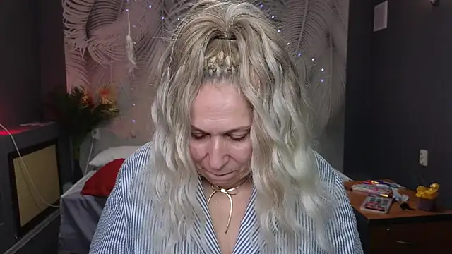 Snapshot of Penelope_Pinky chatting on January 28, 2025, 8:15 pm Penelope Pinky online show from January 28, 2025, 8:15 pm
