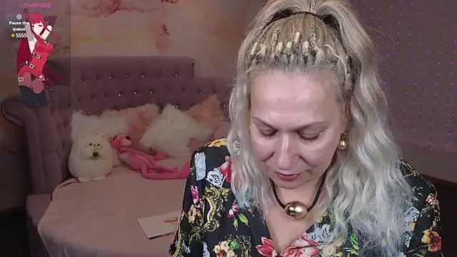 Snapshot of Penelope_Pinky chatting on February 2, 2025, 8:41 pm Penelope Pinky online show from February 2, 2025, 8:41 pm