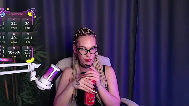 Cassie Bae online show from December 3, 2025, 9:02 pm