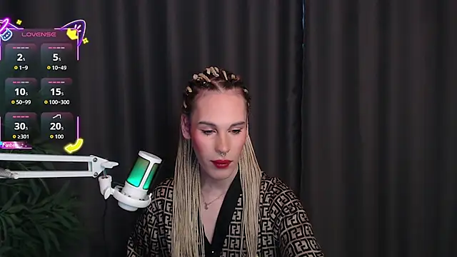 Cassie Bae online show from December 18, 2025, 7:47 am