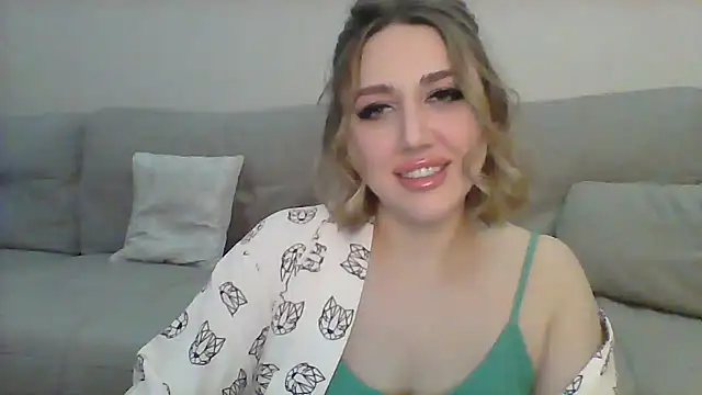 VickyLove047 online show from January 5, 2025, 4:27 pm