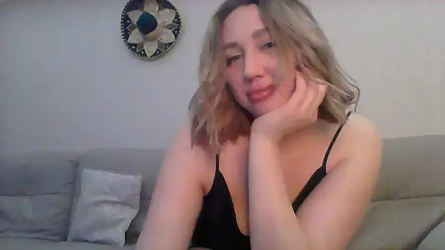 VickyLove047 online show from February 3, 2025, 5:46 pm