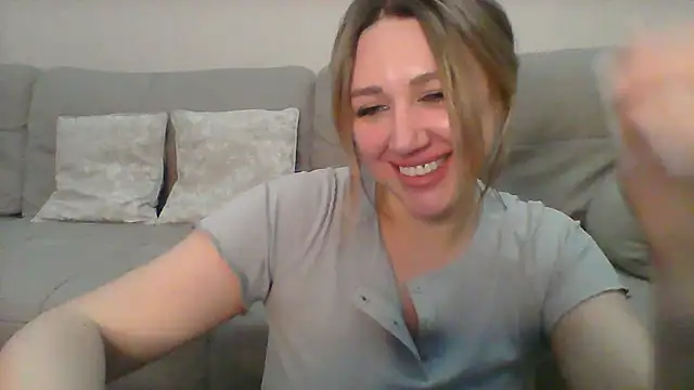 VickyLove047 online show from March 18, 2025, 5:21 pm