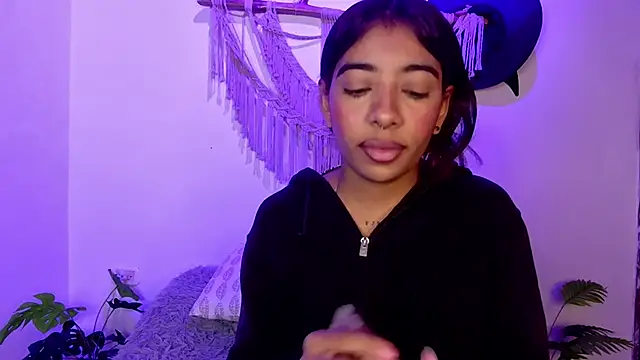 Snapshot of anais_tgn chatting on October 21, 2025, 12:06 pm anais tgn online show from October 21, 2025, 12:06 pm