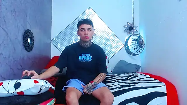 Snapshot of exotic_hot_couple chatting on February 24, 2025, 9:09 pm exotic hot couple online show from February 24, 2025, 9:09 pm