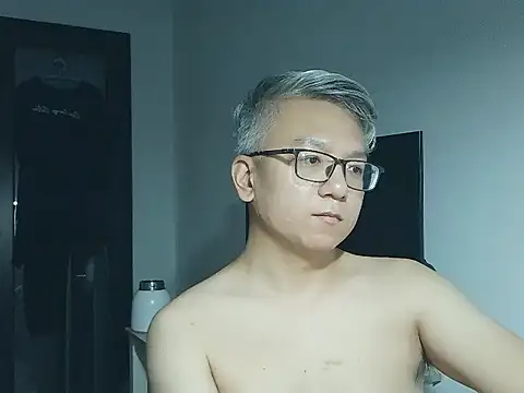 Snapshot of leoUSIR chatting on September 16, 2025, 3:24 pm leoUSIR online show from September 16, 2025, 3:24 pm