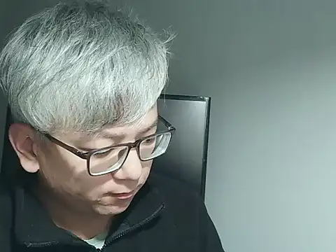 Snapshot of leoUSIR chatting on October 28, 2025, 3:25 pm leoUSIR online show from October 28, 2025, 3:25 pm