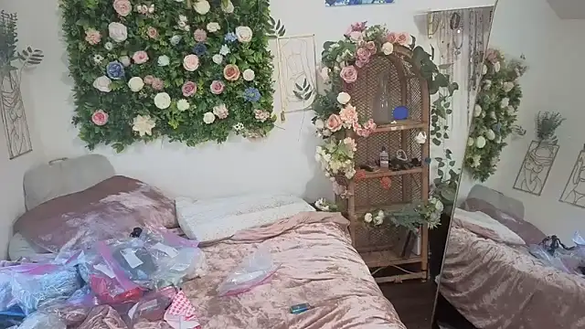 Snapshot of auroraandorion chatting on October 2, 2025, 7:54 pm auroraandorion online show from October 2, 2025, 7:54 pm