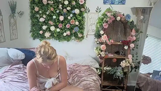 Snapshot of auroraandorion chatting on October 10, 2025, 9:36 pm auroraandorion online show from October 10, 2025, 9:36 pm