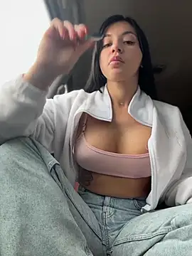 JulliaVegas online show from May 9, 2026, 1:55 am