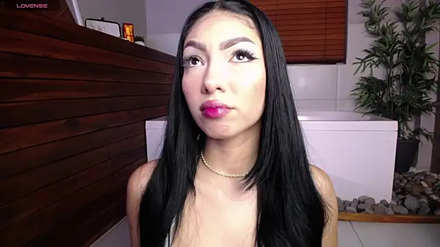 Snapshot of antonellaroux chatting on June 15, 2026, 4:04 am antonellaroux online show from June 15, 2026, 4:04 am