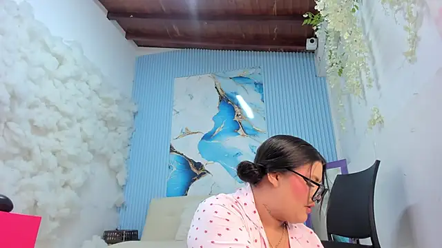 Danniela18  online show from June 3, 2026, 12:19 pm