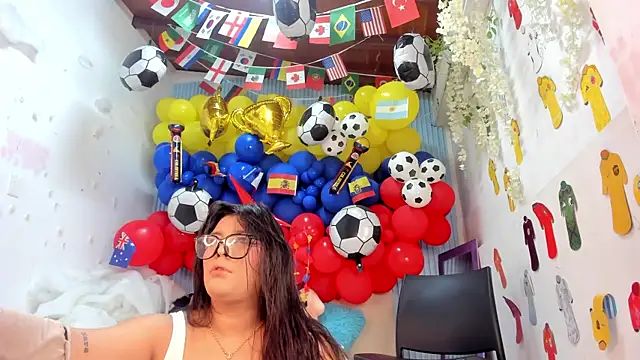 Danniela18  online show from July 21, 2026, 12:18 pm