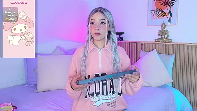 EmmaJhonnsson online show from February 26, 2025, 8:44 pm