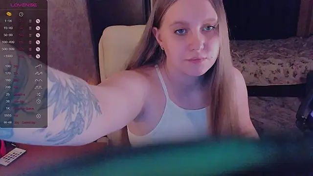 Snapshot of Alice_Dreamgirl_ chatting on December 28, 2024, 7:33 pm Alice Dreamgirl online show from December 28, 2024, 7:33 pm