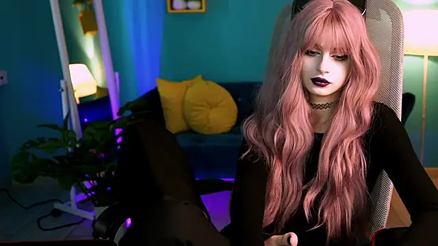 Snapshot of JadeCastle_ chatting on March 19, 2025, 5:19 am JadeCastle online show from March 19, 2025, 5:19 am