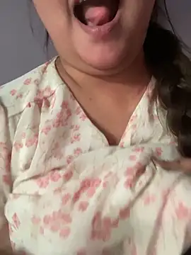 Snapshot of leylafleece chatting on March 8, 2025, 12:20 pm leylafleece online show from March 8, 2025, 12:20 pm