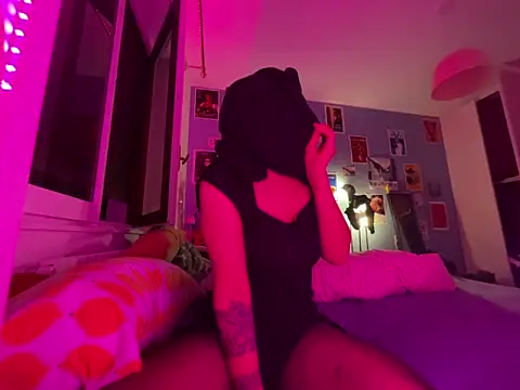 Snapshot of littlewitchxoxo chatting on December 15, 2024, 4:37 pm littlewitchxoxo online show from December 15, 2024, 4:37 pm