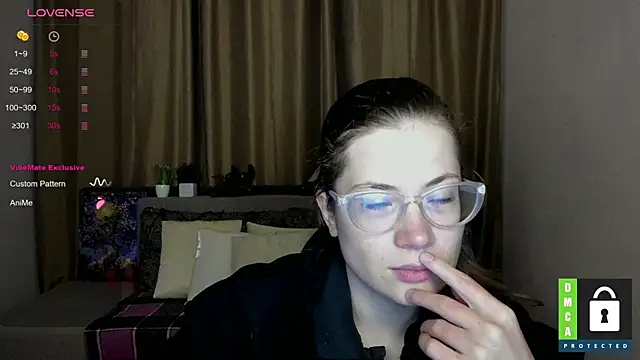 Snapshot of Alicia_redfollow chatting on October 1, 2025, 11:27 am Alicia redfollow online show from October 1, 2025, 11:27 am