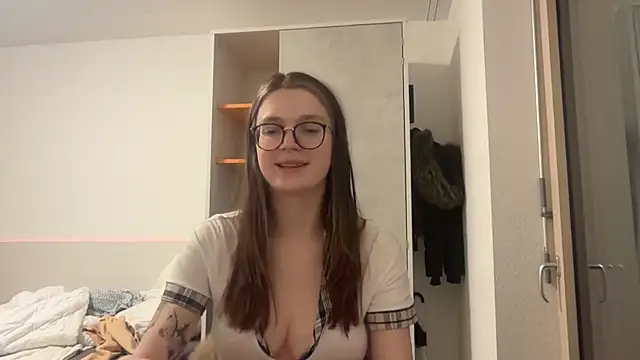 NikaCyberslut online show from February 18, 2025, 7:52 pm