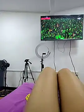 Snapshot of Miss_balloonsmila chatting on February 6, 2025, 12:22 am Miss balloonsmila online show from February 6, 2025, 12:22 am