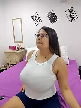 Snapshot of Miss_balloonsmila chatting on February 7, 2025, 8:20 pm Miss balloonsmila online show from February 7, 2025, 8:20 pm