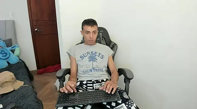 Snapshot of twink_latino5 chatting on January 18, 2025, 4:59 am twink latino5 online show from January 18, 2025, 4:59 am